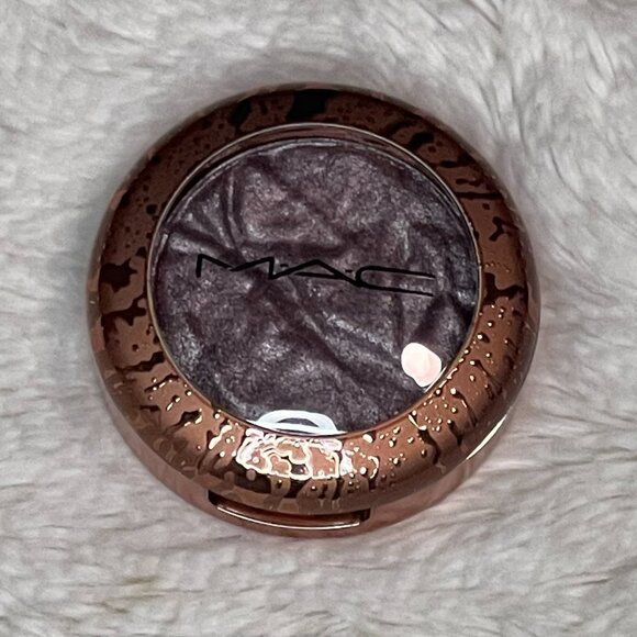 MAC Foiled Shadow in Tide "N" Seek - Brand New in Box - Picture 2 of 3